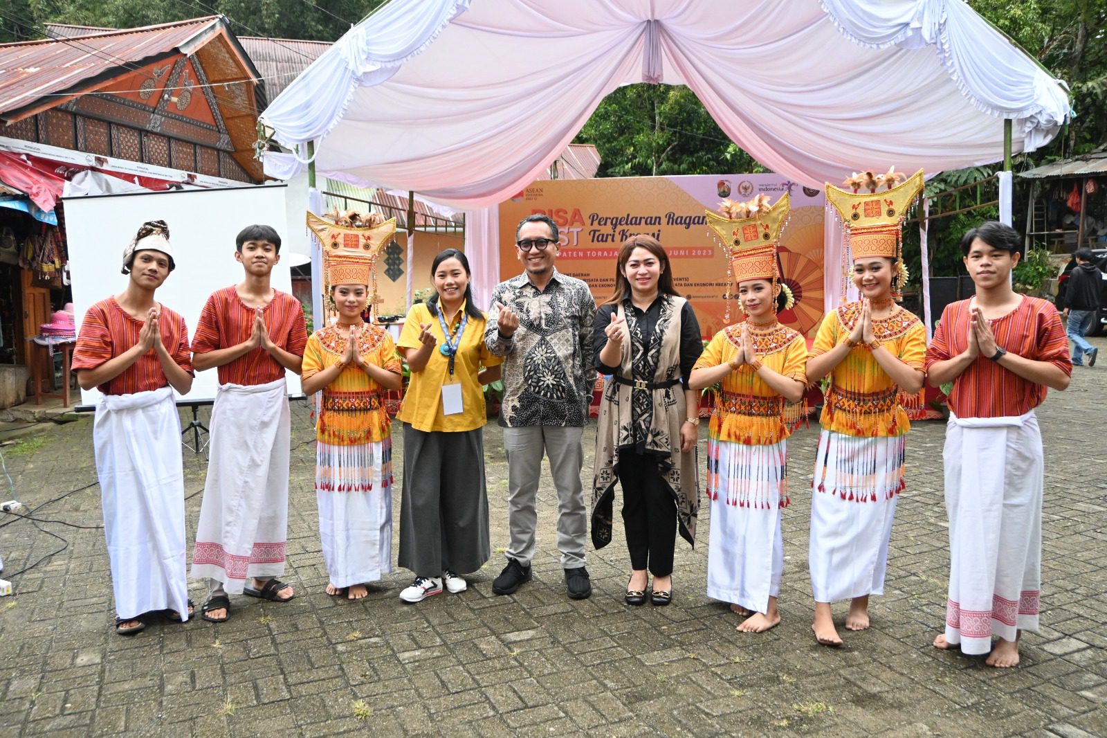 Buka Event BISA FEST Ragam Tari Kreasi, Eva Stevany Rataba : Mari Bangkitkan Pariwisata Toraja Utara