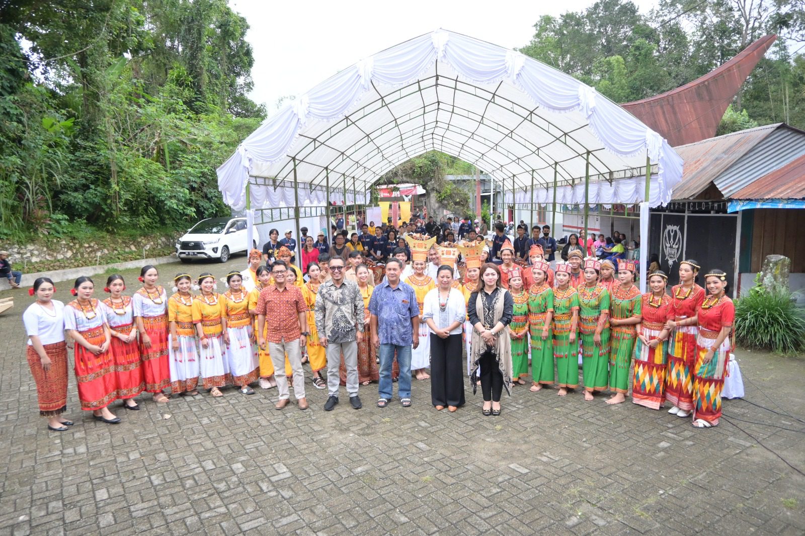 Buka Event BISA FEST Ragam Tari Kreasi, Eva Stevany Rataba : Mari Bangkitkan Pariwisata Toraja Utara