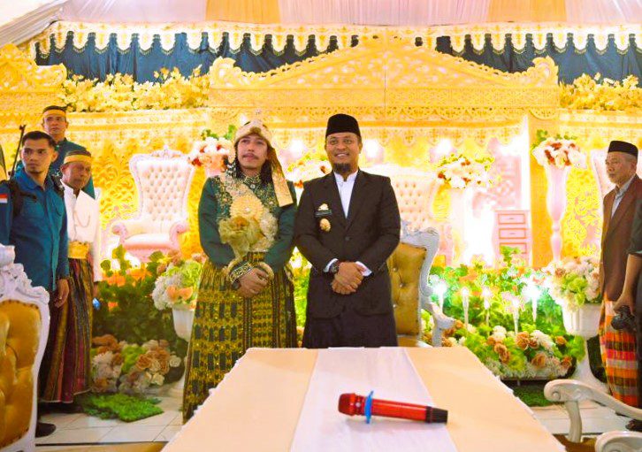 Gubernur Andi Sudirman Jadi Saksi Pernikahan Tumming dan Nanda