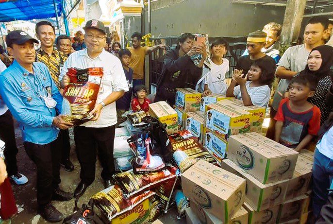 Dinsos dan BPBD Sulsel Saluran Bantuan Logistik Korban Kebakaran di Jalan Andi Djemma Makassar