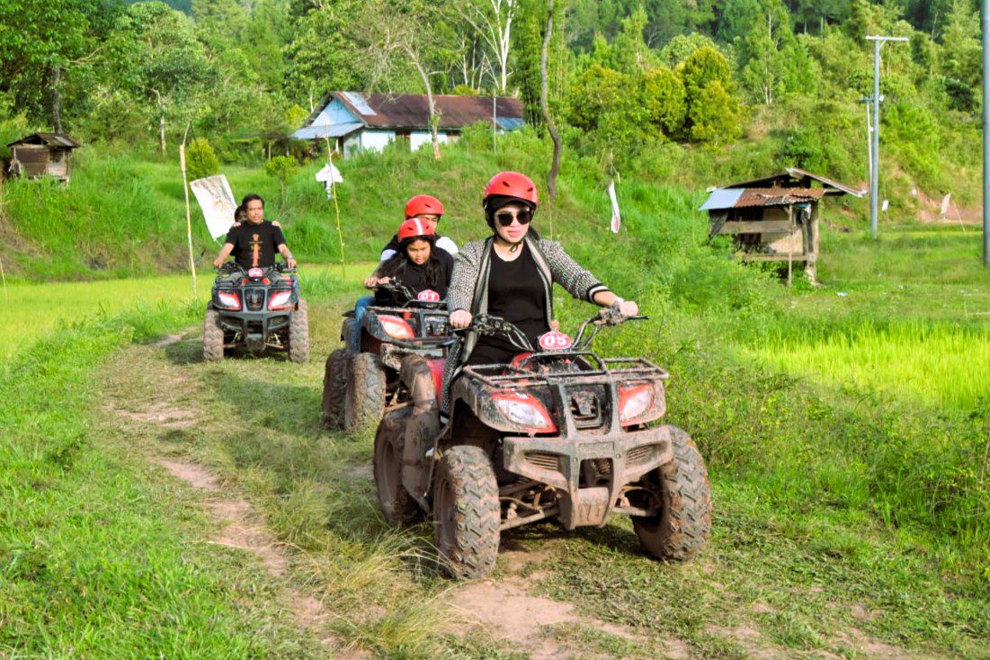 Eva Stevany Rataba Kagumi Keindahan Desa Wisata Lembang Pa’tengko Tana Toraja 3 Eva Stevany Rataba Kagumi Keindahan Desa Wisata Lembang Pa’tengko Tana Toraja