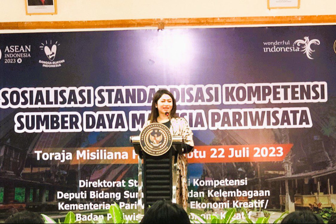 Eva Stevany Rataba Buka Sosialisasi Standar Kompetensi SDM Pariwisata Toraja