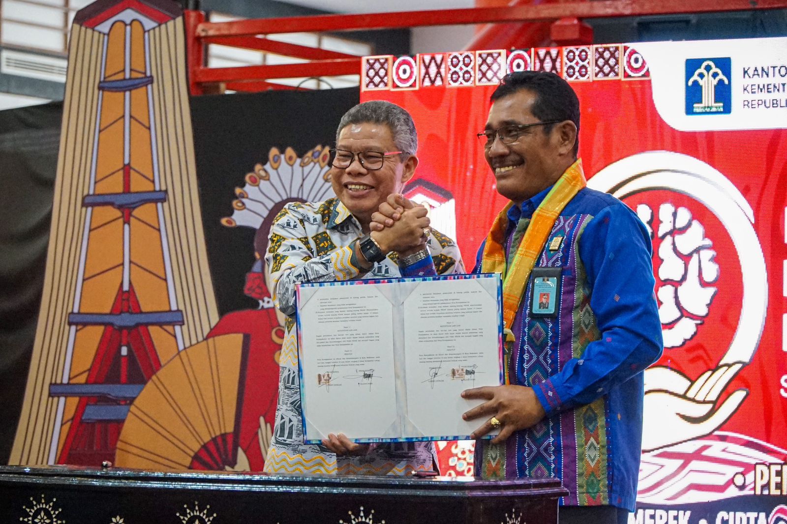 Dinilai Aktif Melindungi Kekayaan Intelektual, Taufan Pawe Terima Penghargaan Kemenkumham