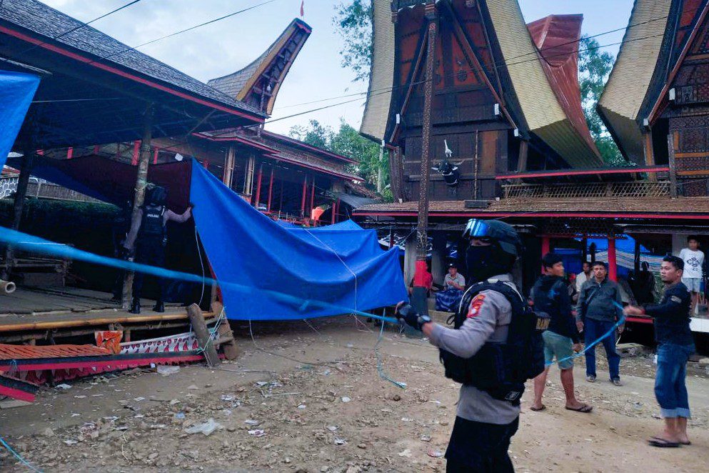 Judi Sabung Ayam Dibalut Adat Rambu Solo, Polisi Bubarkan Arena di Sesean Toraja Utara