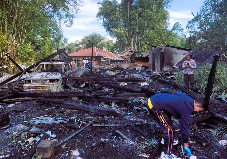 Si Jago Merah Mengamuk di Sa’dan Toraja Utara, Hanguskan Rumah, Mobil dan Motor