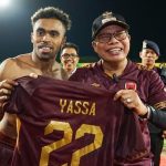 Beri Jersey, Yakob Sayuri Apresiasi Perjuangan Taufan Pawe untuk PSM Makassar