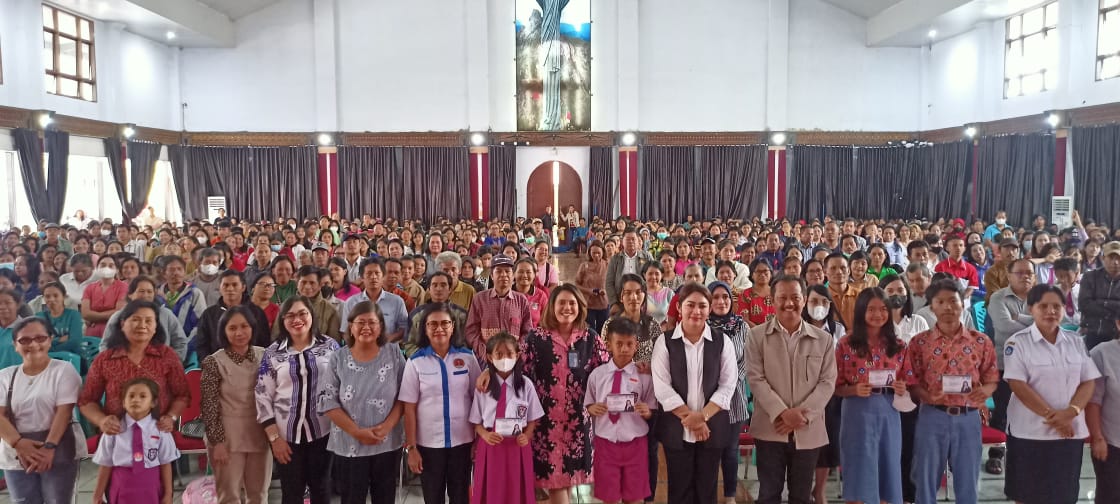 Dipadati Orang Tua Peserta Didik, ESR Serahkan 1.900 Beasiswa PIP Jalur Aspirasi