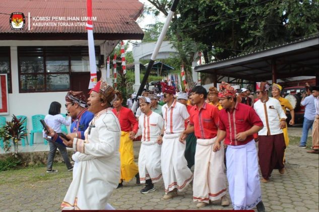KPU Toraja Utara Terima Iringan Kirab Pemilu 2024 dari KPU Palopo
