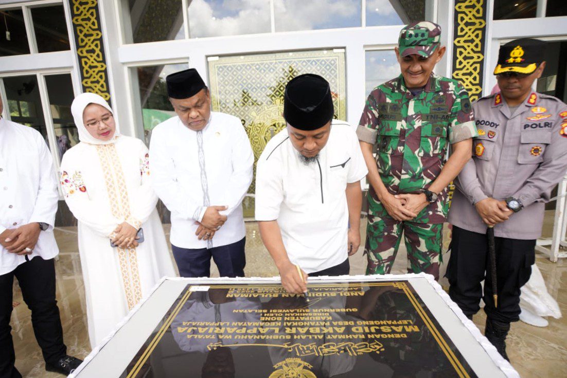 Gubernur Andi Sudirman Resmikan Masjid Akbar Lappariaja : Mari Makmurkan Masjid, Beri Kenyamanan Bagi Musafir 2 Gubernur Andi Sudirman Resmikan Masjid Akbar Lappariaja : Mari Makmurkan Masjid, Beri Kenyamanan Bagi Musafir