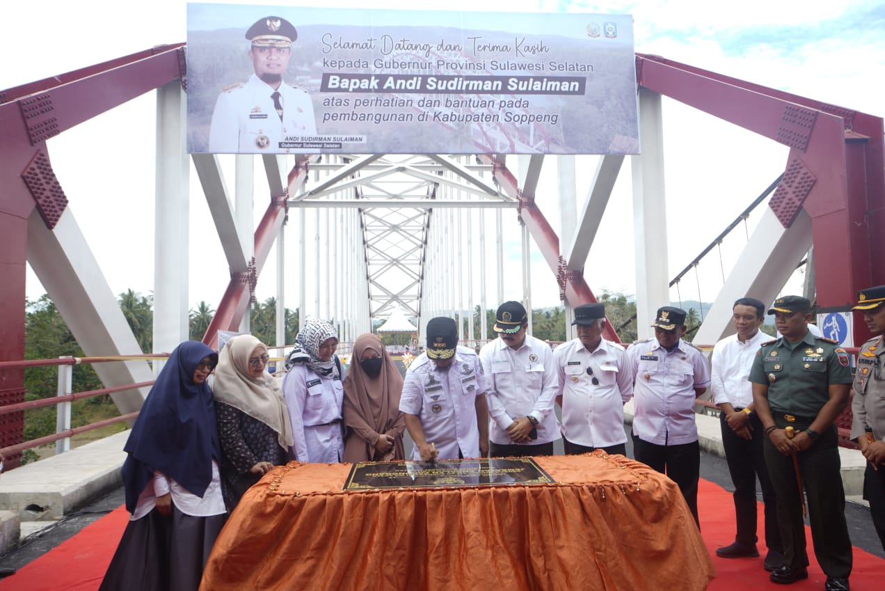 Jembatan Andalan Pacongkang Diresmikan Gubernur Andi Sudirman, Dilengkapi Pelengkung Rangka Baja Terpanjang