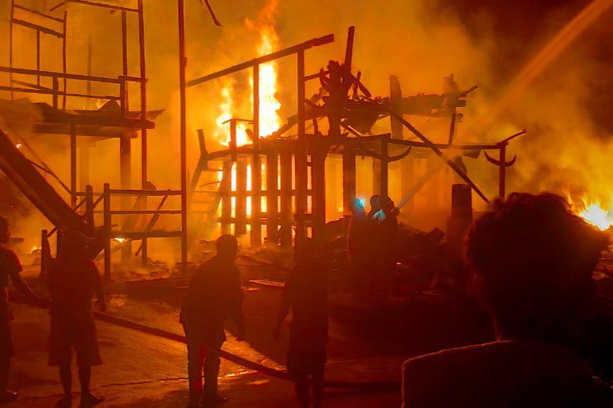 Rumah Camat Rantetayo dan Dua Tongkonan Ludes Terbakar