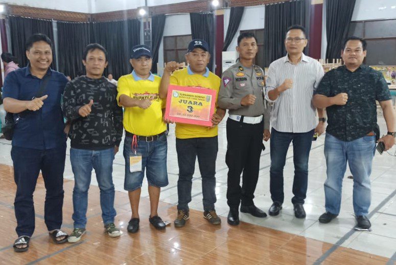 Wakili Tana Toraja, Tim Tallangsura Sabet Juara 3 Turnamen Domino Bupati Cup I 3 Wakili Tana Toraja, Tim Tallangsura Sabet Juara 3 Turnamen Domino Bupati Cup I