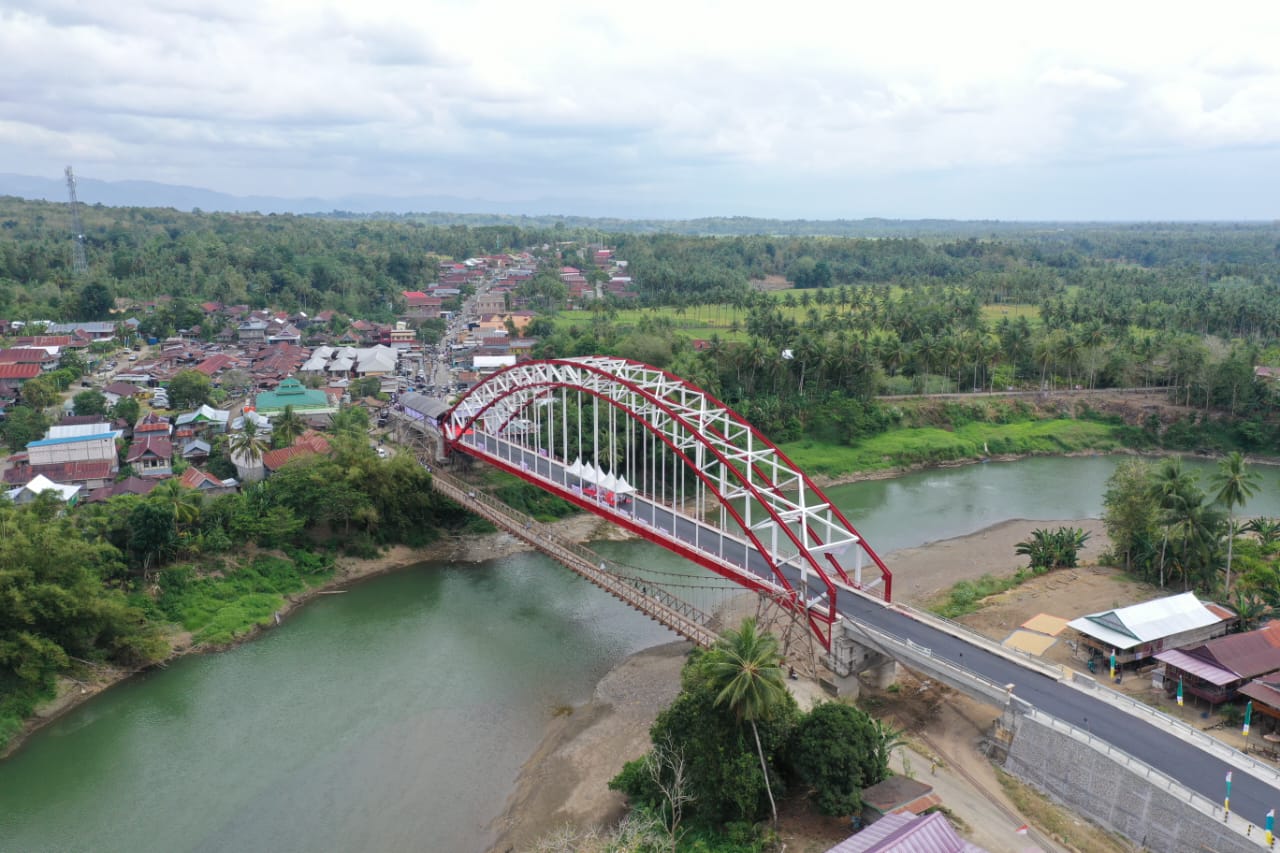 Jembatan Lama Pacongkang Rawan Roboh, Pemprov Sulsel Hadirkan yang Baru dengan Konstruksi Lengkung Baja