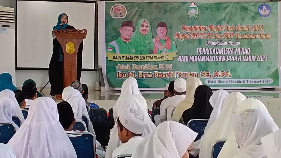 Erna Rasyid Taufan Kukuhkan Pengurus MAS Kecamatan Ujung Parepare