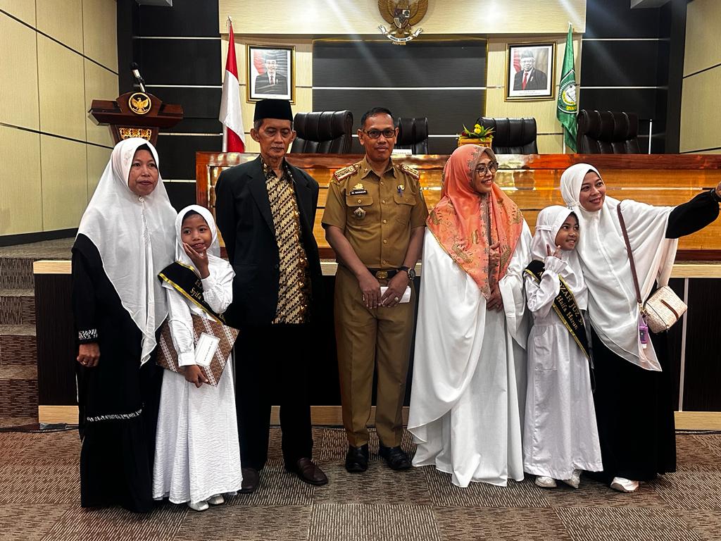Lazismu Salurkan THR untuk Ratusan Honorer di Kota Parepare