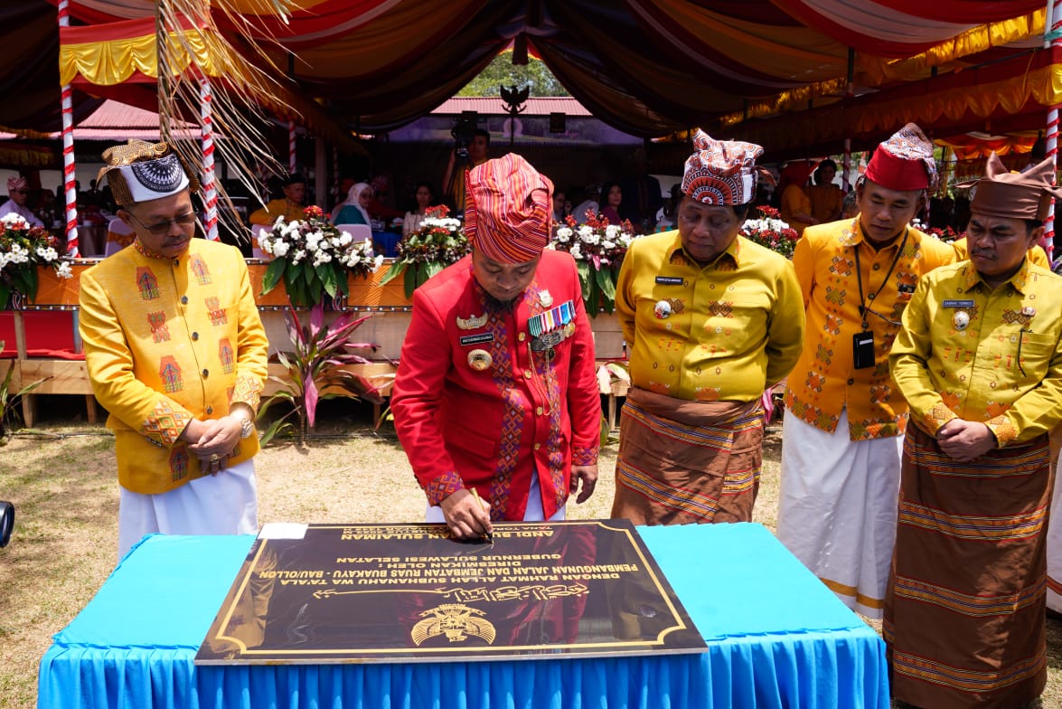 66 Tahun Tana Toraja, Gubernur Andi Sudirman Terharu dengan Pembangunan Toraja