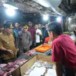 Pj Gubernur Bahtiar Bersama Forkopimda Tinjau Harga Kebutuhan Pokok di Pasar Tradisional