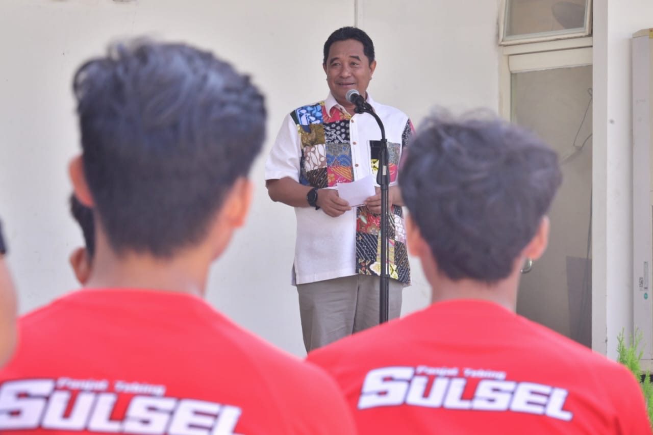 Pj Gubernur Bahtiar Lepas Atlet Panjat Tebing Sulsel Menuju Pra PON Semarang