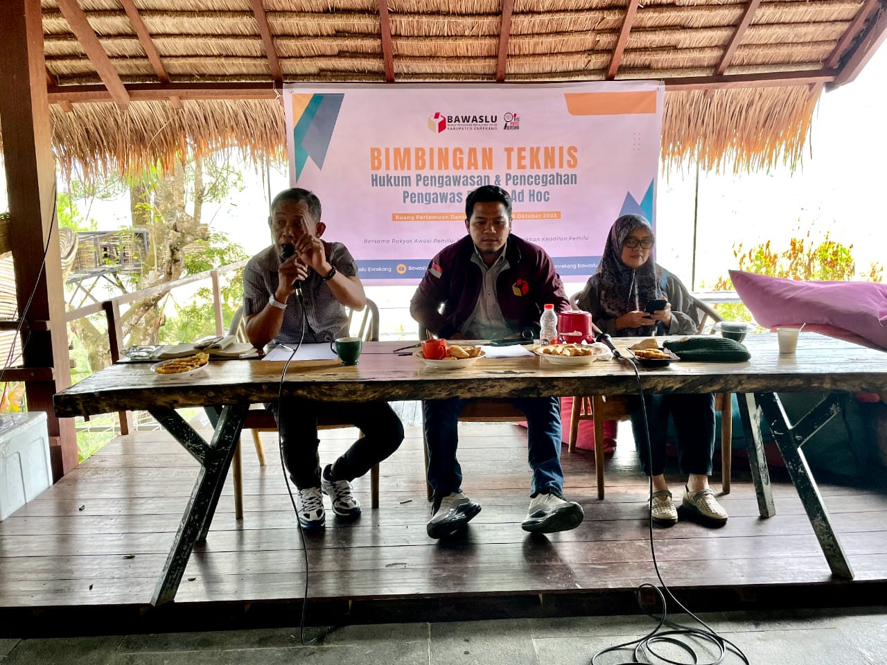 Pertajam Fungsi Pengawasan Pemilu, Bawaslu Enrekang Bimtek dengan Panwascam