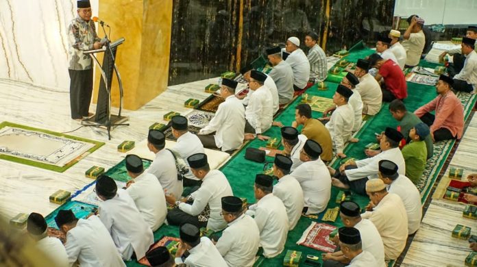 Wali Kota Taufan Pawe dan Jajarannya Gelar Zikir di Masjid Terapung Bj Habibie