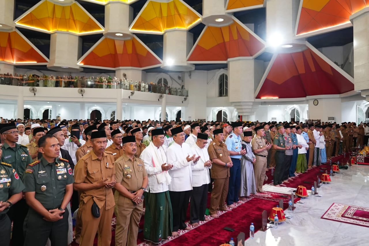 Ketua MUI dan Wakil Ketua PBNU Pusat Kompak Pimpin Sulsel Bersholawat
