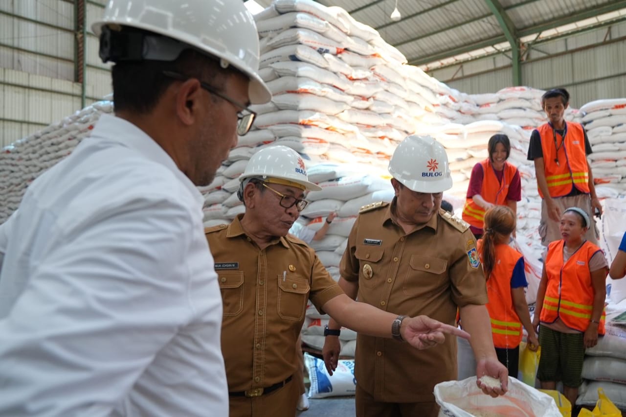 Stok Beras Cukup hingga Akhir Tahun, Pj Gubernur Bahtiar Apresiasi Kinerja Bulog Sulsel