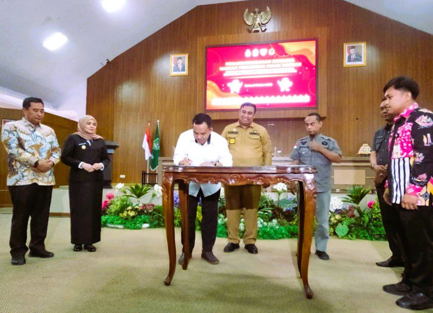 KPU dan Bawaslu Maros Tandatangani NPHD, Pj Gubernur: Patut Dicontoh Daerah Lain