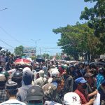 Ribuan Massa Demo di DPRD Sulsel Tuntut Pj Gubernur Bahtiar Dicopot