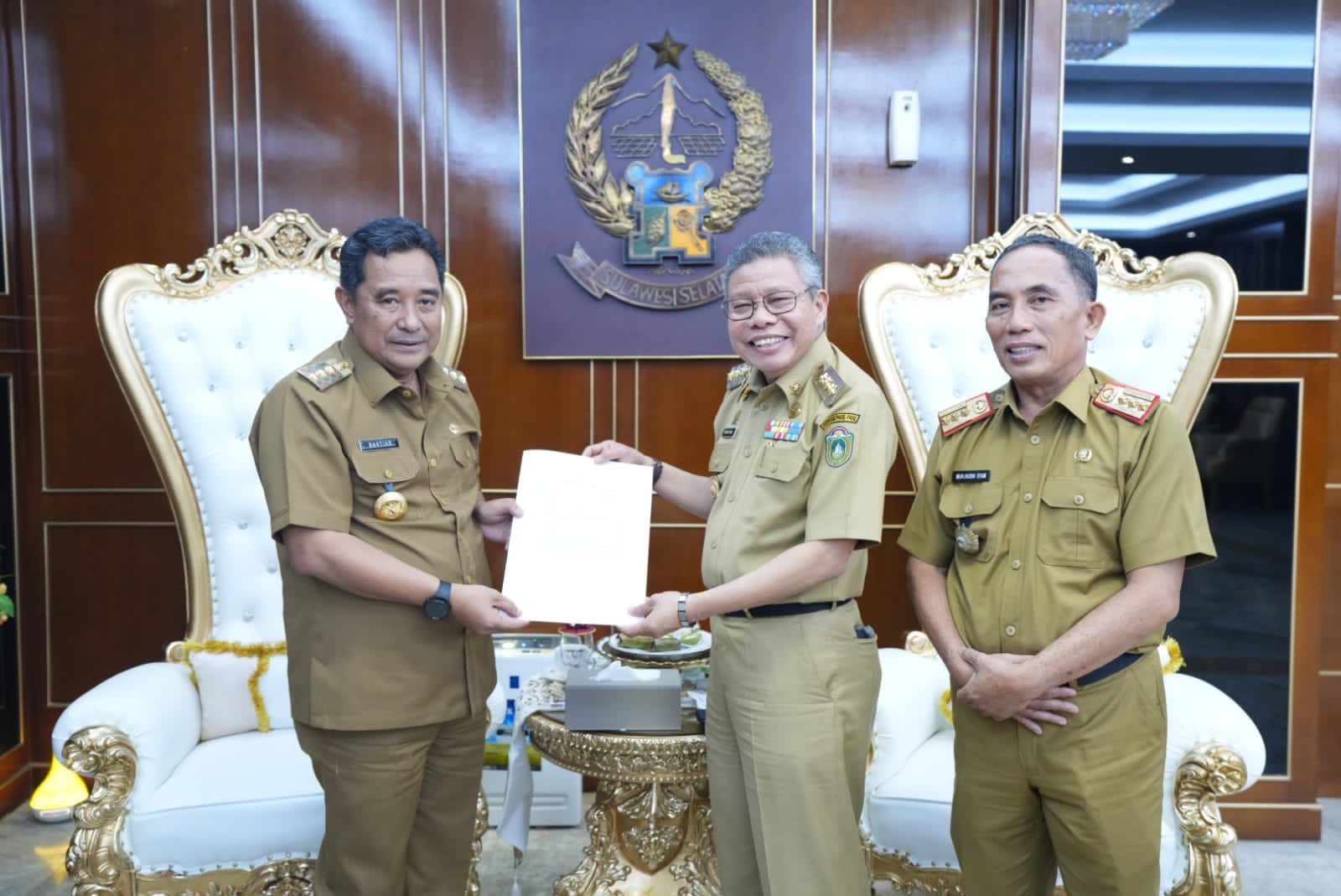 Husni Syam Terima SK Sekda Parepare dari PJ Gubernur Sulsel
