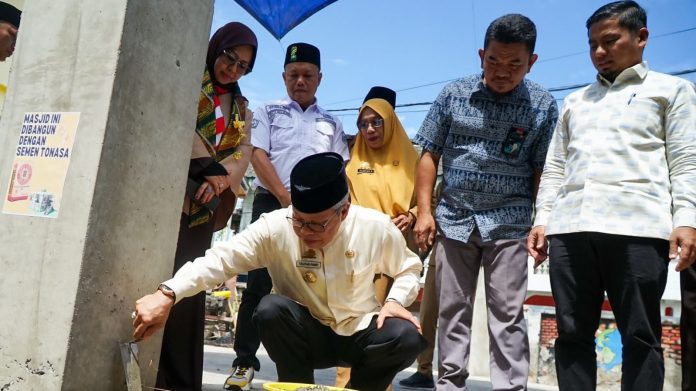 Taufan Pawe Letakkan Batu Pertama Pembangunan Masjid An Nasr