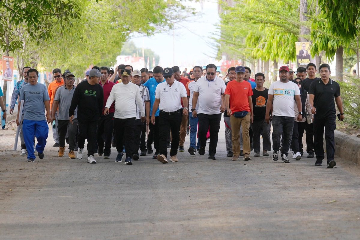 Kunker ke Bulukumba, Pj Gubernur dan Bupati Jalan Santai Bersama Warga