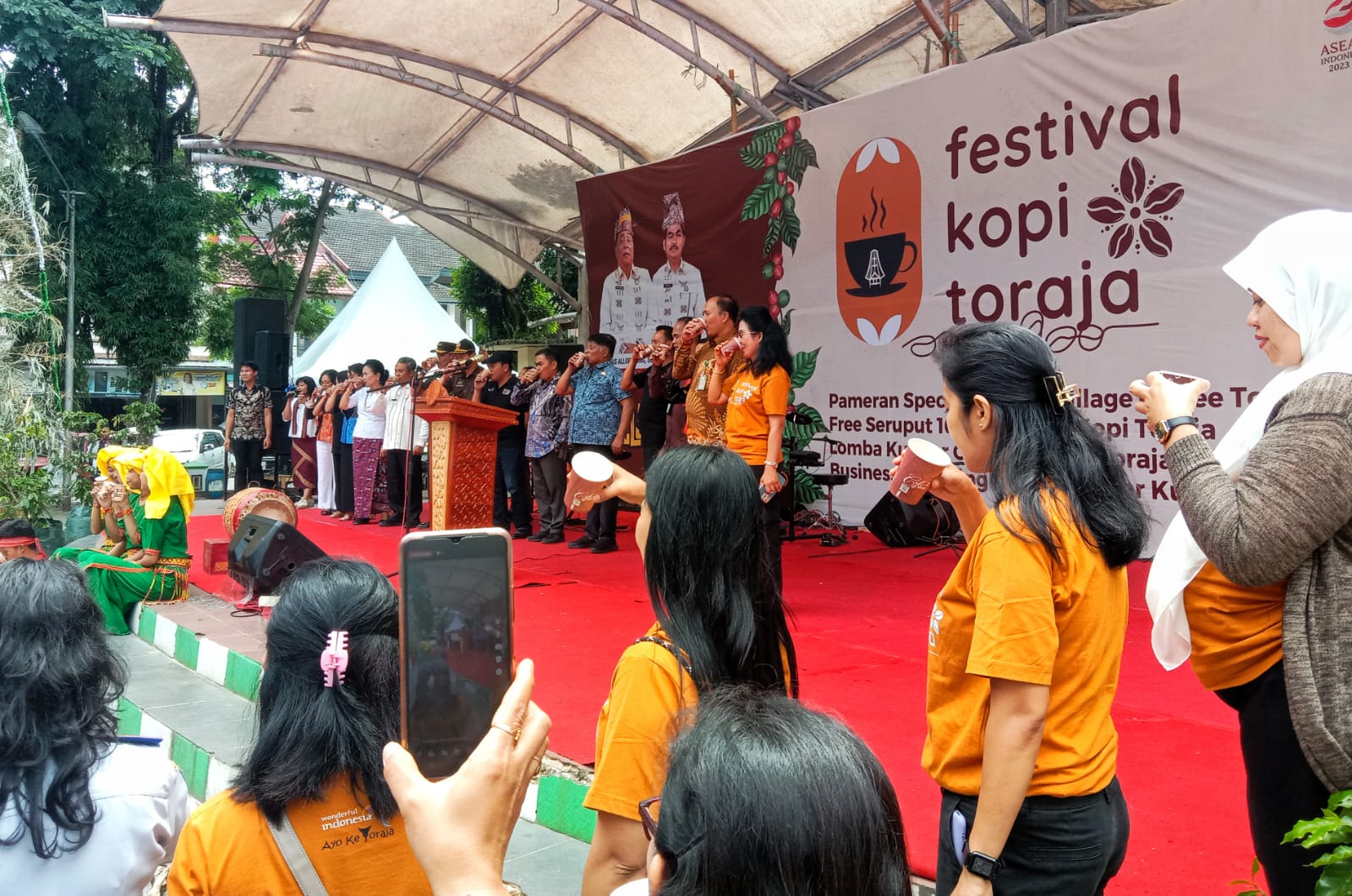 Seruput Kopi Bareng Meriahkan Event Lovely Desember di Tana Toraja 2 Seruput Kopi Bareng Meriahkan Event Lovely Desember di Tana Toraja