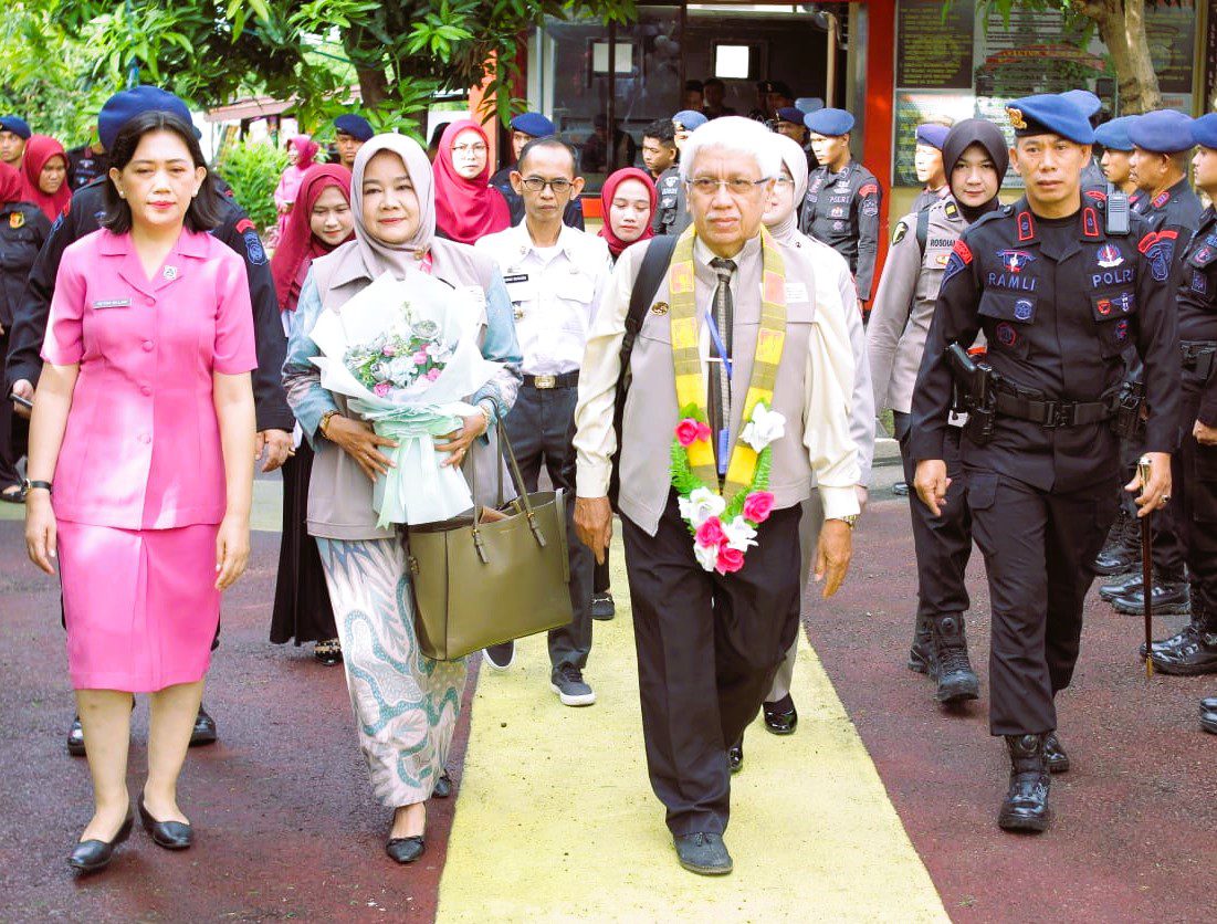 Tim Surveyor Akreditasi Sambangi Klinik Teratai Pabbettowali Batalyon B Pelopor Parepare
