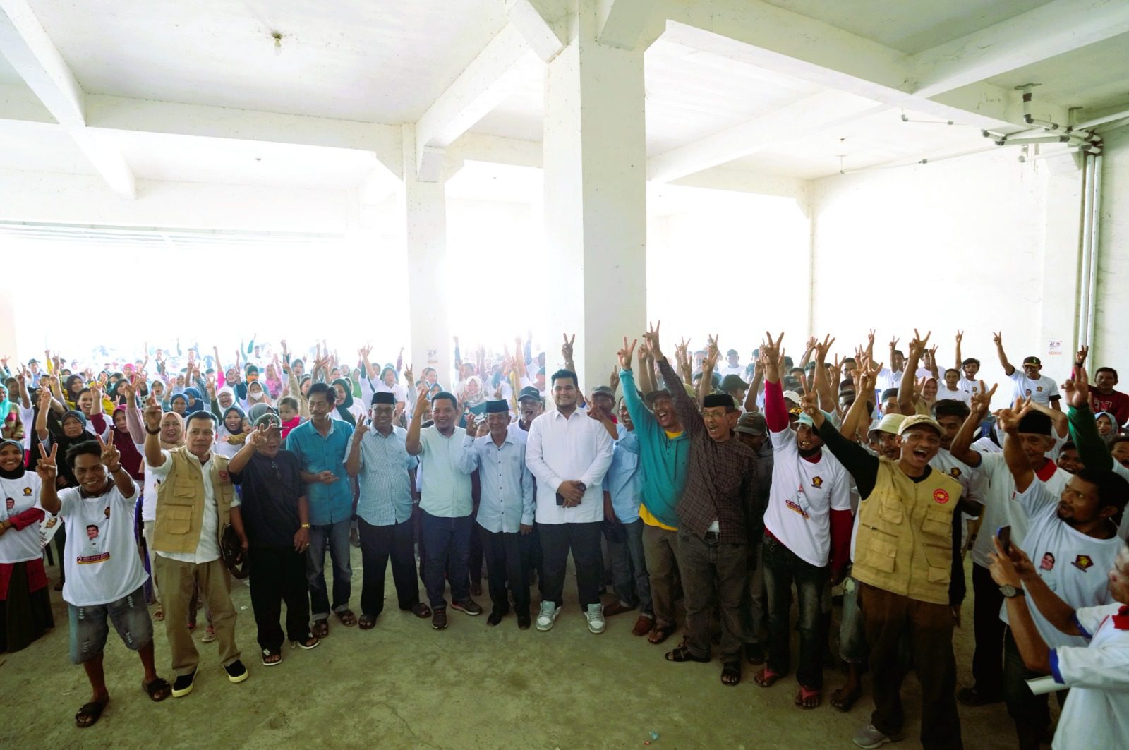 Disambut Antusias di Wajo, Keluarga Besar Optimis Andi Amar Lolos ke Senayan 2 Disambut Antusias di Wajo, Keluarga Besar Optimis Andi Amar Lolos ke Senayan
