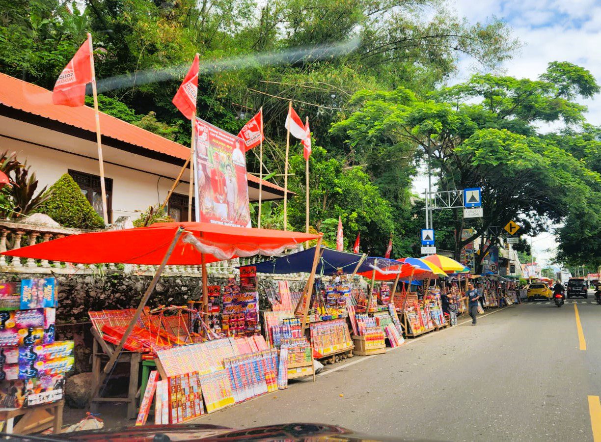 Jelang Natal dan Tahun Baru, Pedagang Musiman di Tana Toraja Bermunculan