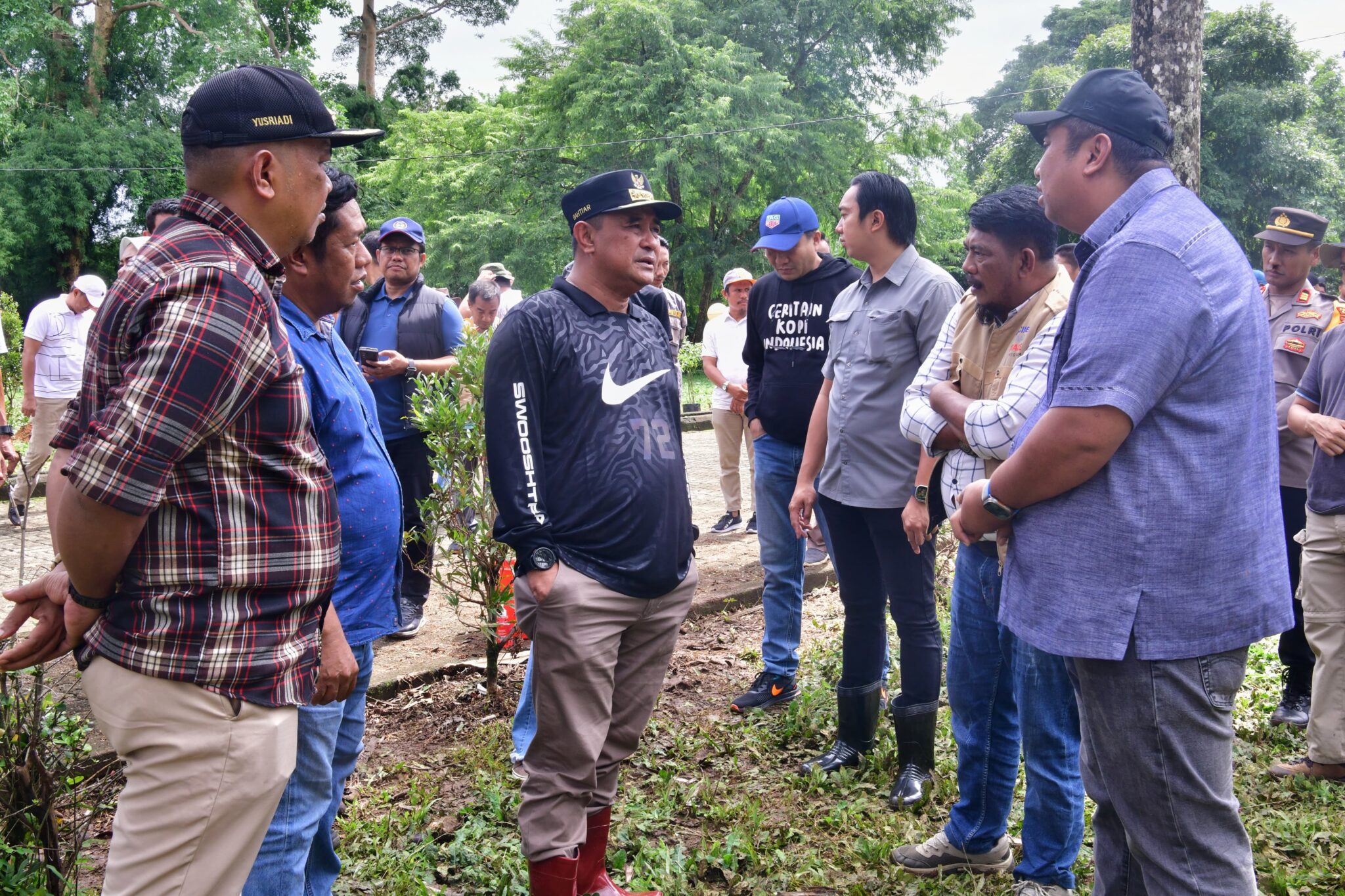 Mahasiswa Unsulbar Berkontribusi Tanam Sukun di Kawasan Pengembangan Peternakan Pucak Maros