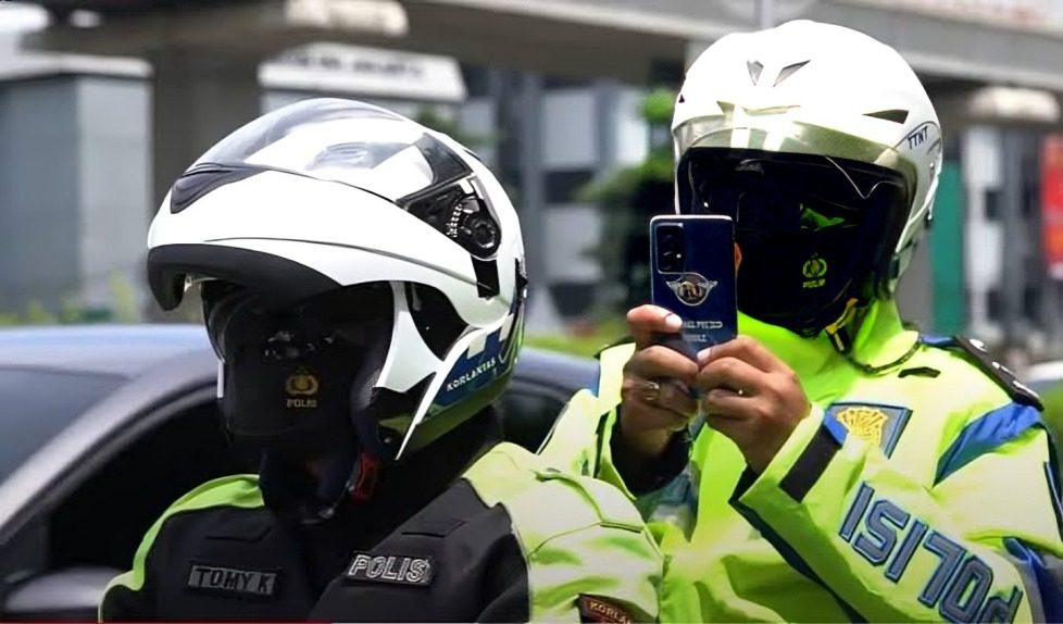 Polisi di Tana Toraja Mulai Terapkan Tilang Etle Mobile, Pelanggar Direkam Pakai HP