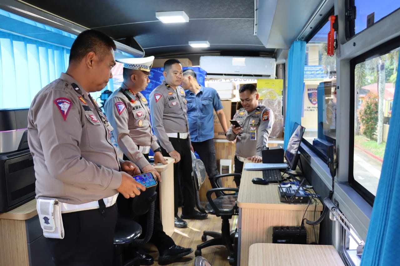 Polres Tana Toraja Operasikan Bus Simling, Layani Perpanjangan SIM A dan C 2 Polres Tana Toraja Operasikan Bus Simling, Layani Perpanjangan SIM A dan C