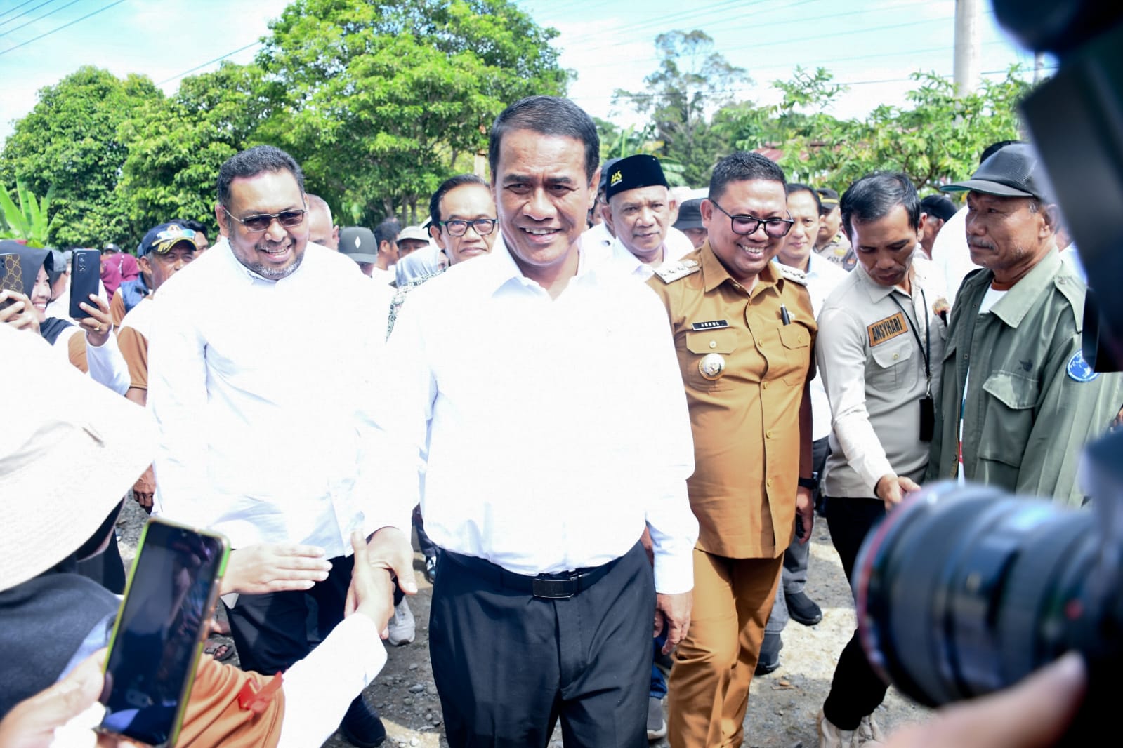 Dihadapan Ribuan Petani di Palopo, Mentan Amran Akan Tindak Tegas Pengusaha yang Mainkan Harga Pupuk