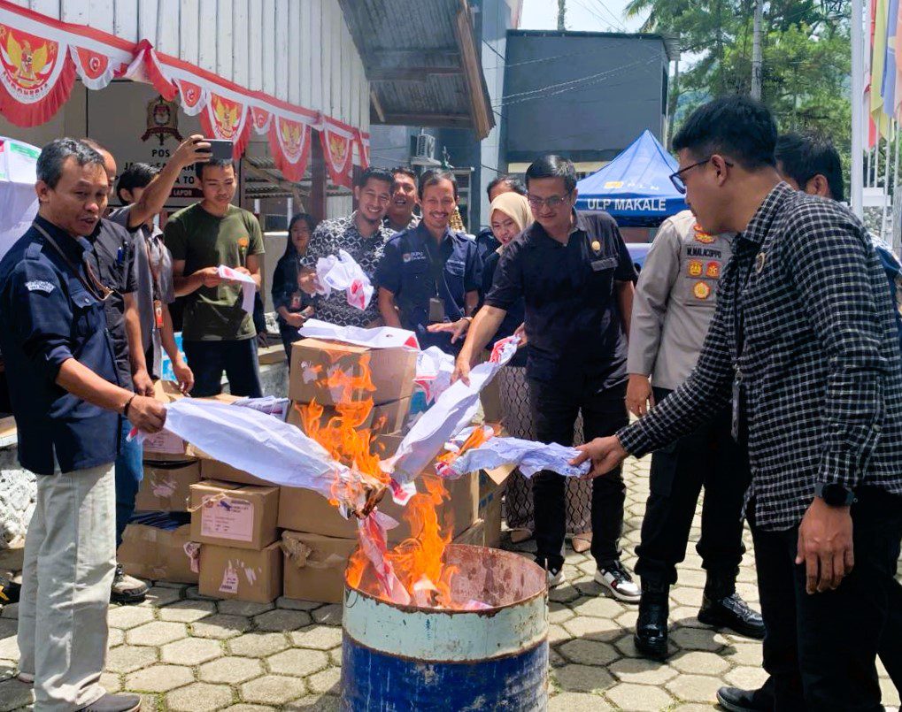 KPU Tana Toraja Musnahkan Ribuan Surat Suara Rusak dan Lebih