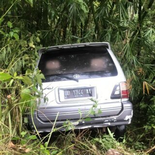 Mobil Terperosok ke Jurang di Rindingallo Toraja Utara, Sopir Hilang