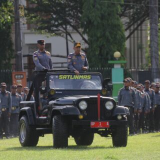Pj Walikota Parepare Kukuhkan Anggota Satlinmas