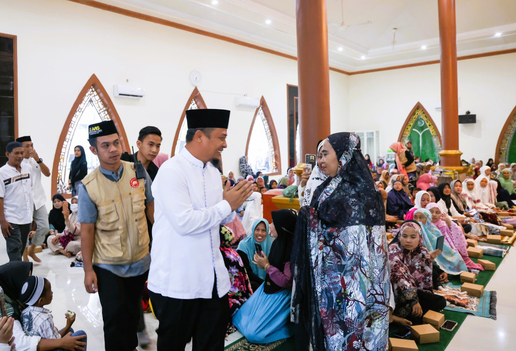 Tim Andalan Sulsel Peduli dan AAS Community Safari Ramadan di Kabupaten Barru