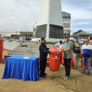 Terima 25 Tong Sampah dari Bank Sulselbar, Bupati Harap Toraja Utara Seperti Eropa