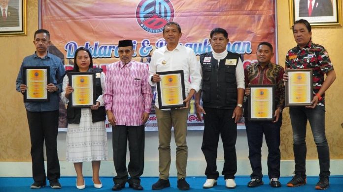 Pj Wali Kota Parepare Akbar Ali Terima Penghargaan Kepala Daerah Terbaik