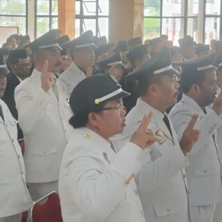 Bupati Ombas Lantik Ratusan Pejabat Eselon III dan IV Jelang Pilkada, Wabup Dedi Tidak Diundang