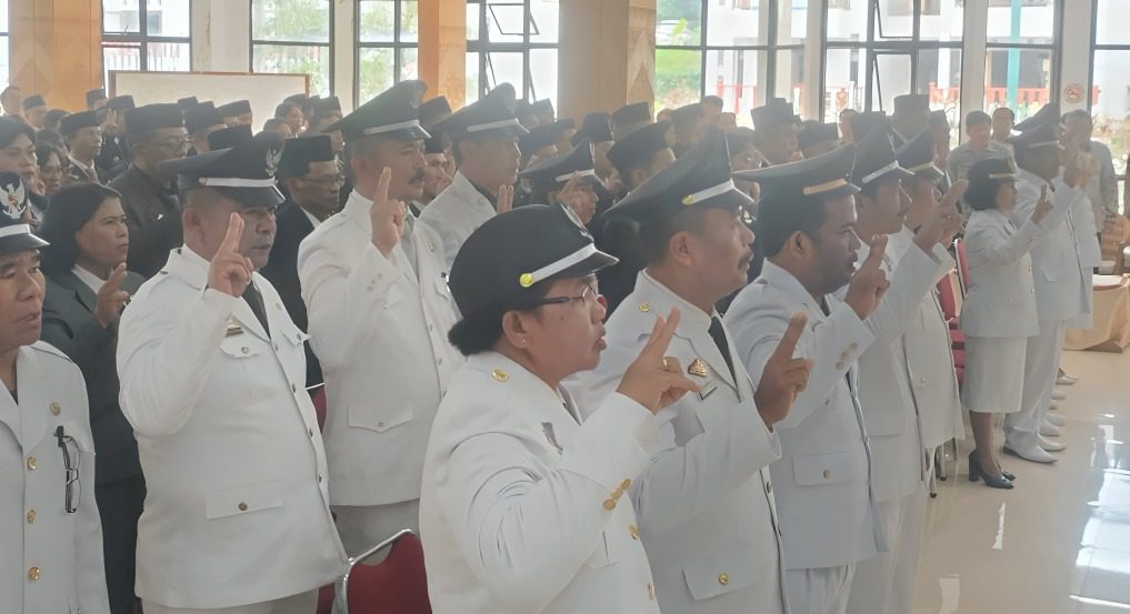 Bupati Ombas Lantik Ratusan Pejabat Eselon III dan IV Jelang Pilkada, Wabup Dedi Tidak Diundang