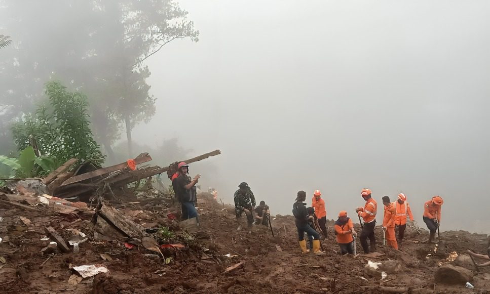 Proses Pencarian Korban Longsor di Palangka Tana Toraja Terkendala Kabut Tebal