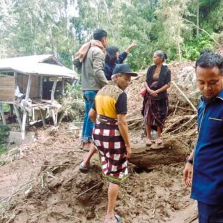 Andi Sudirman Santuni Keluarga Korban Bencana Longsor Palangka