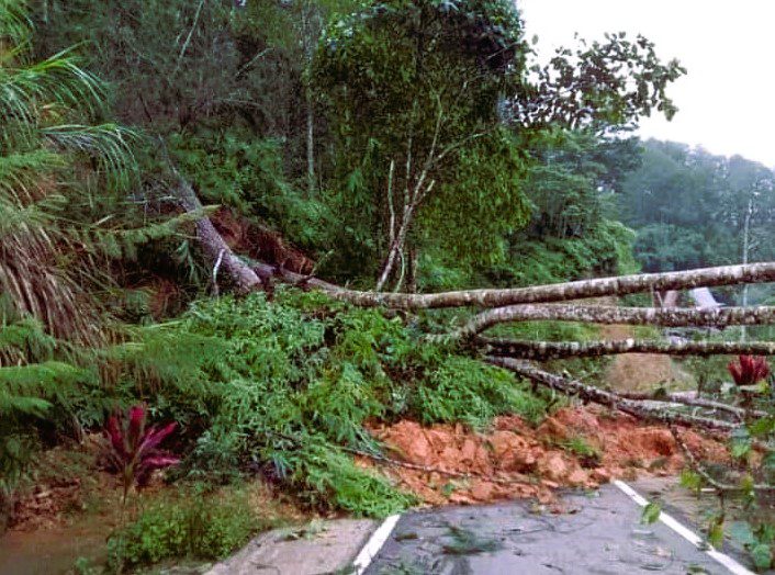 Longsor Kembali Terjang Poros Ke Bokin, Dua Kelurahan dan Dua Lembang Terisolir